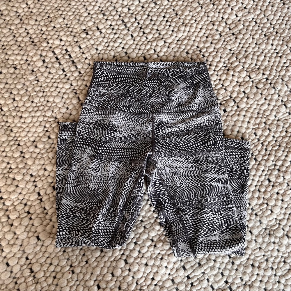 lululemon / size 6 / align crop leggings